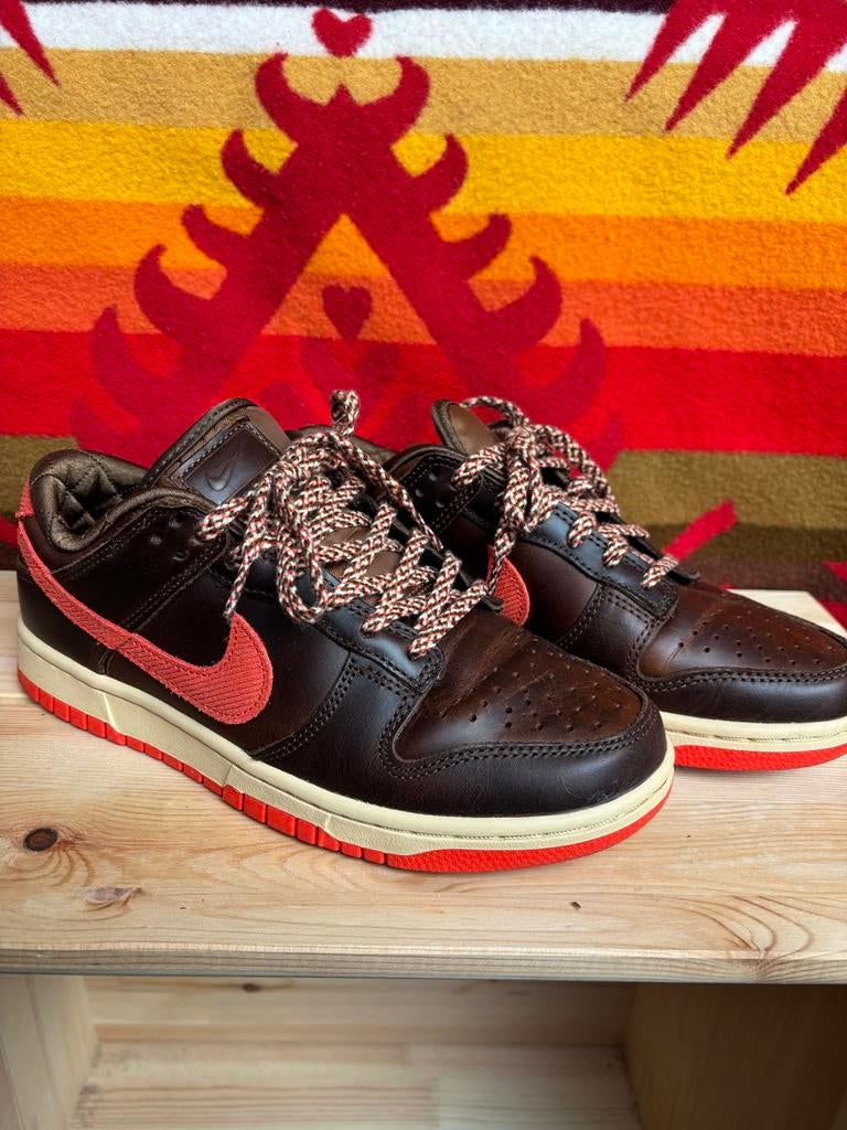 Nike Dunk Low Retro British Tan/Picante Red, Bruin, Nieuw, Ophalen of Verzenden, Sneakers of Gympen