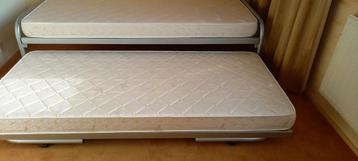 BED MET ONDERSCHUIFBED 2X 90X 200 cm (nieuw) beschikbaar voor biedingen