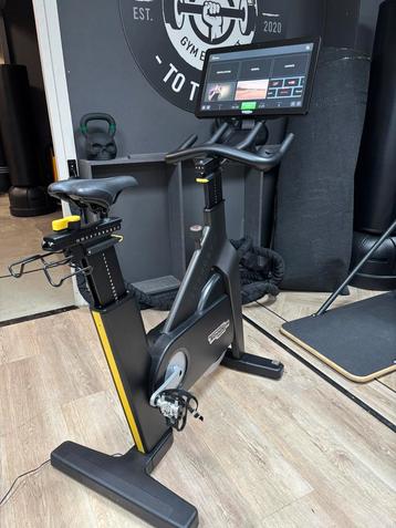 Technogym bike 22 HD screen! Routes, internet, apps beschikbaar voor biedingen