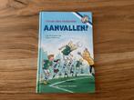 Aanvallen! - Vivian den Hollander, Ophalen of Verzenden, Zo goed als nieuw, Fictie algemeen