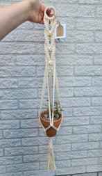 Zelfgemaakte macramé plantenhanger, Huis en Inrichting, Kamerplanten, Ophalen of Verzenden, Overige soorten, Minder dan 100 cm