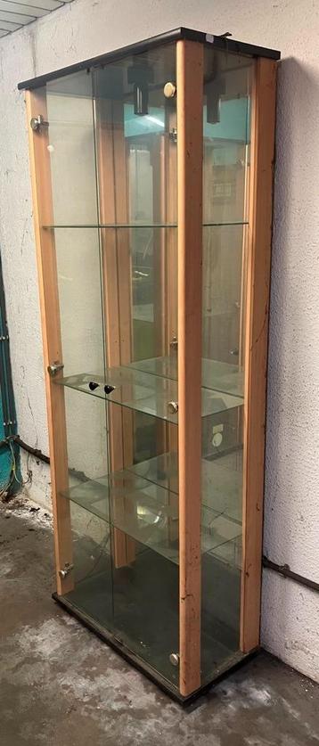 Vitrinekast 3  beschikbaar voor biedingen