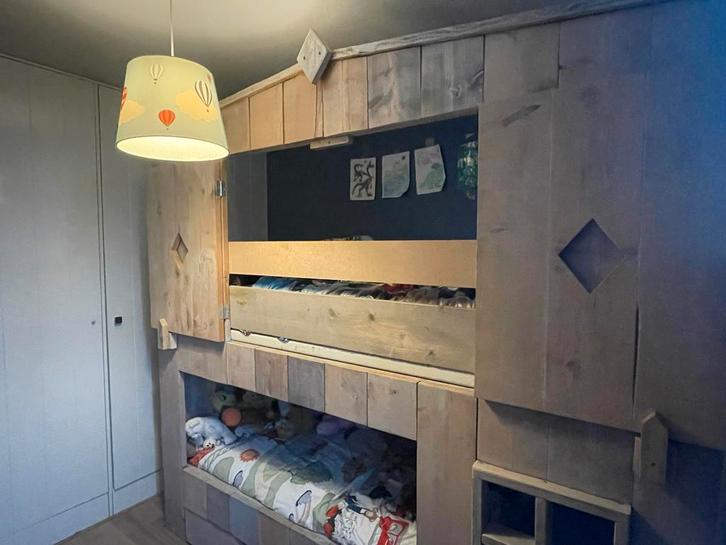 Steigerhouten Stapelbed met opbergla, Kinderen en Baby's, Kinderkamer | Stapelbedden en Hoogslapers, Gebruikt, Stapelbed, Ophalen