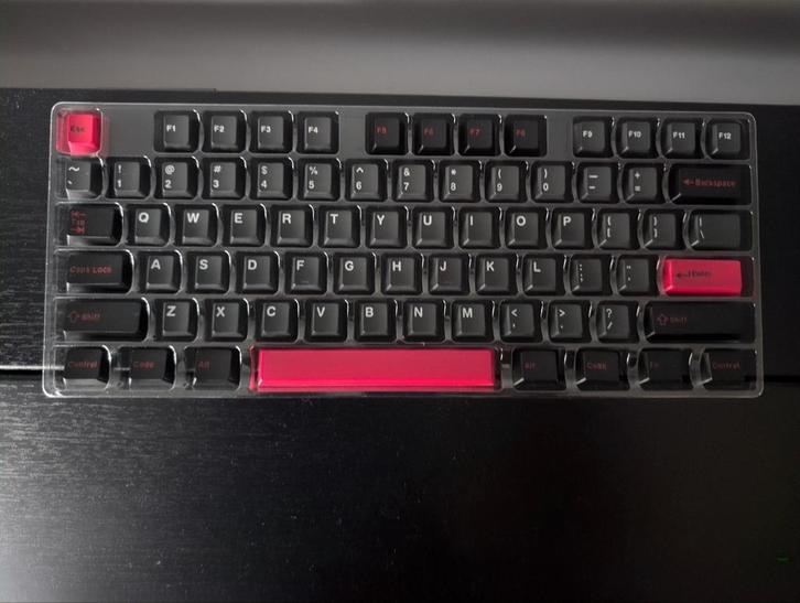 Red & Black Keycap Set - 104 stuks - Cherry Profile, Computers en Software, Toetsenborden, Zo goed als nieuw, Qwerty, Ophalen
