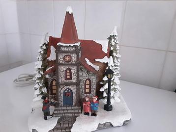 Kersttafereel kerk met verlichting  beschikbaar voor biedingen
