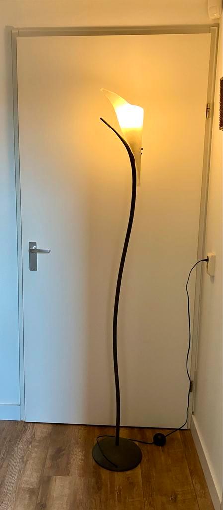 Elegante Vloerlamp Bloem Design met Dimmer, Huis en Inrichting, Lampen | Vloerlampen, Zo goed als nieuw, 150 tot 200 cm, Metaal