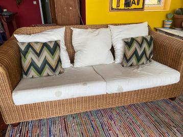 Gezellige rieten bank zo op te halen