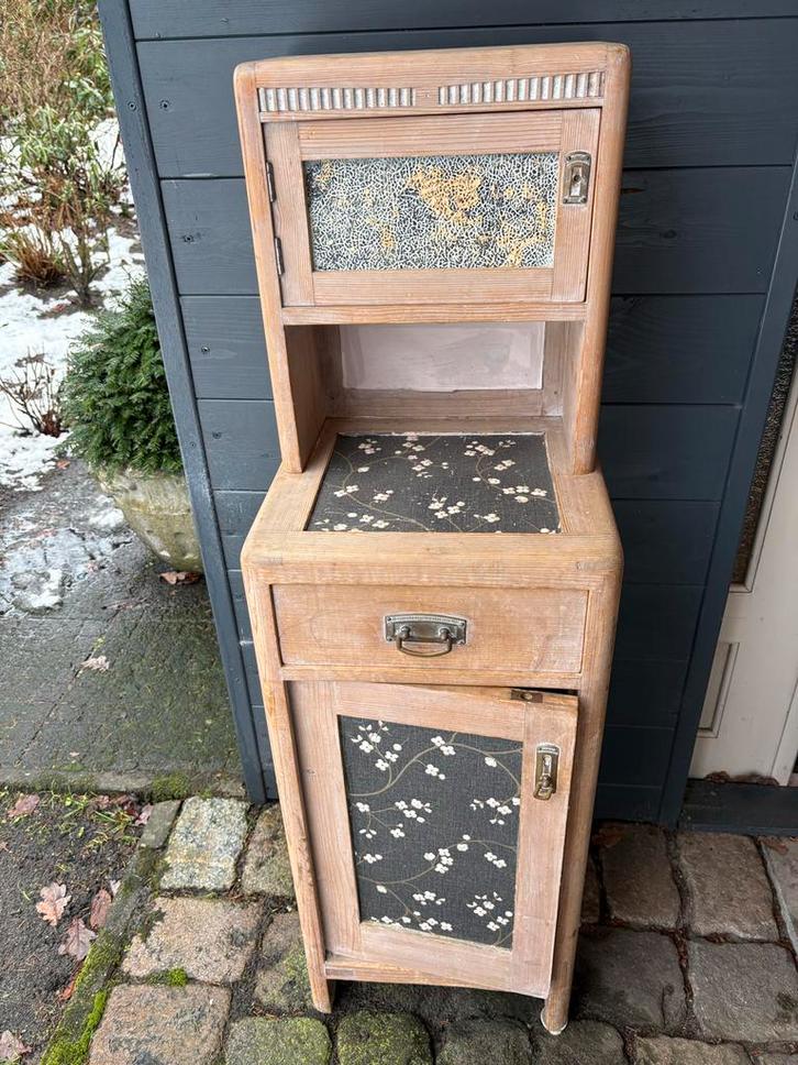 Vintage Grenenhouten Snuisterijen Kastje, Huis en Inrichting, Slaapkamer | Nachtkastjes, Gebruikt, 70 cm of meer, Minder dan 45 cm