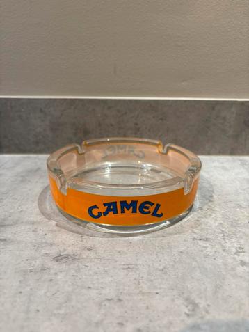 Vintage glazen Camel asbak beschikbaar voor biedingen