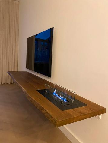 Tv meubel / zwevend tv plank inclusief dragers en de haard. beschikbaar voor biedingen