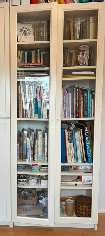 Billy ikea boekenkast met oxberg glazen deuren - afbeelding 1