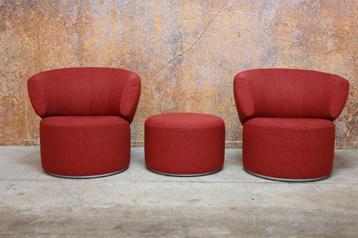 ZGAN 2 rode Rolf Benz 684 design draaifauteuils + hocker beschikbaar voor biedingen