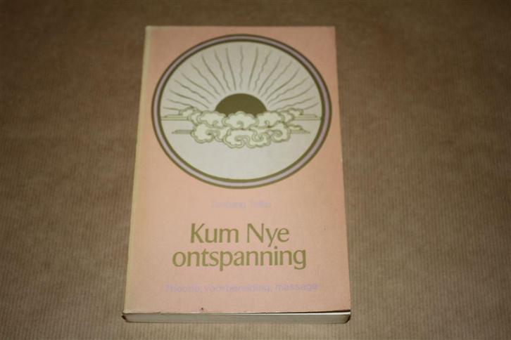 Kum Nye ontspanning. Theorie, voorbereiding, massage., Boeken, Esoterie en Spiritualiteit, Gelezen, Achtergrond en Informatie