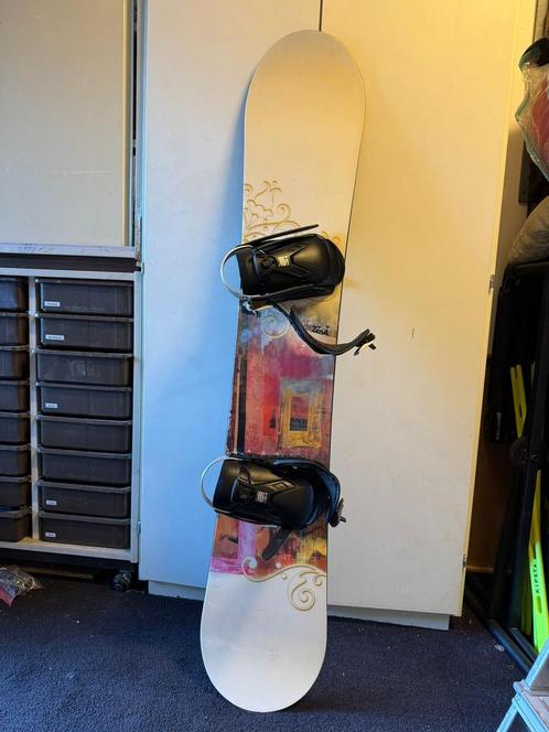 Rossignal snowboard 153 geslepen en gewaxed met bindingen, Sport en Fitness, Snowboarden, Zo goed als nieuw, Board, Ophalen of Verzenden