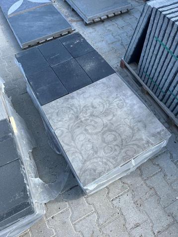 Regenboog showroomtegels terras 60x60 keramiek op beton  beschikbaar voor biedingen