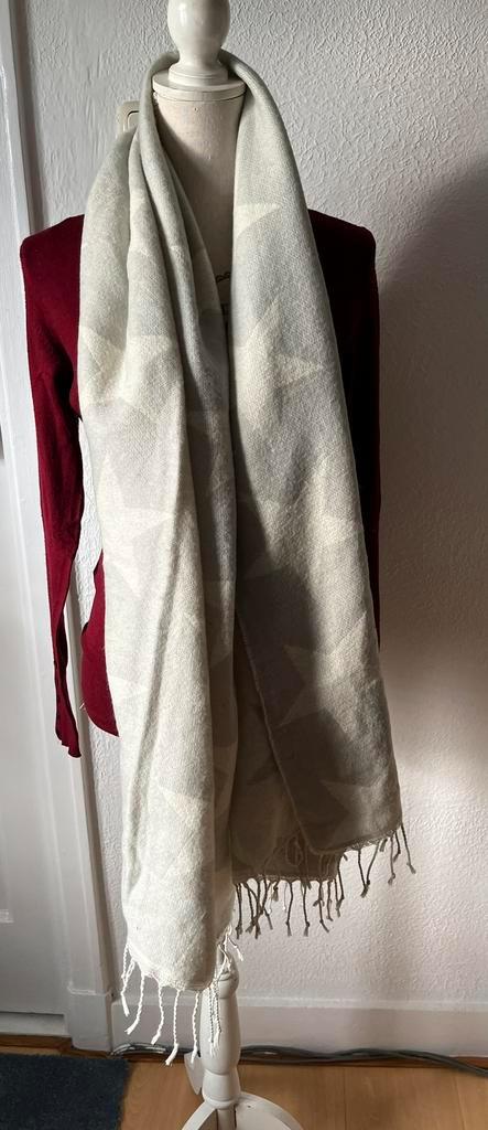 Leuke grote omslagdoek/ sjaal, Kleding | Dames, Mutsen, Sjaals en Handschoenen, Zo goed als nieuw, Sjaal, Maat 46/48 (XL) of groter