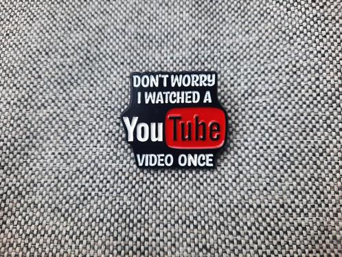 1 leuke pin met een leuke You Tube tekst te koop, Verzamelen, Speldjes, Pins en Buttons, Nieuw, Speldje of Pin, Overige onderwerpen