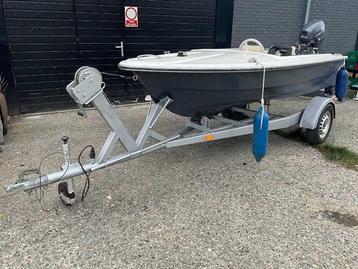 Speedboot met motor en trailer beschikbaar voor biedingen