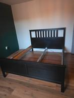 Gratis Ikea Hemnes bed 160x200 + lattenbodems, Ophalen, Zwart, Tweepersoons, 200 cm