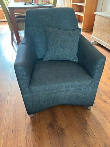 Nette grijze fauteuil beschikbaar voor biedingen