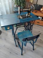 Naaimachine tafel met stoel, Antiek en Kunst, Antiek | Naaimachines, Ophalen of Verzenden