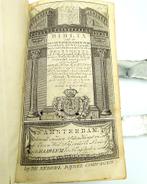 Bijbel met zilveren sloten met bijbelse voorstellingen, 1818, Antiek en Kunst, Antiek | Boeken en Bijbels, Verzenden, Bijbel