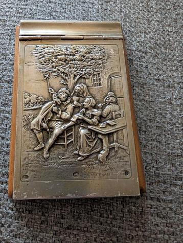 Antieke Notitieblokje houder met Relief gemerkt zilver  beschikbaar voor biedingen