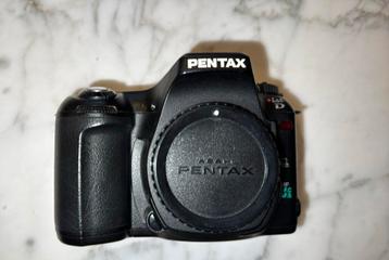 Pentax ist D* met batterijgrip  beschikbaar voor biedingen