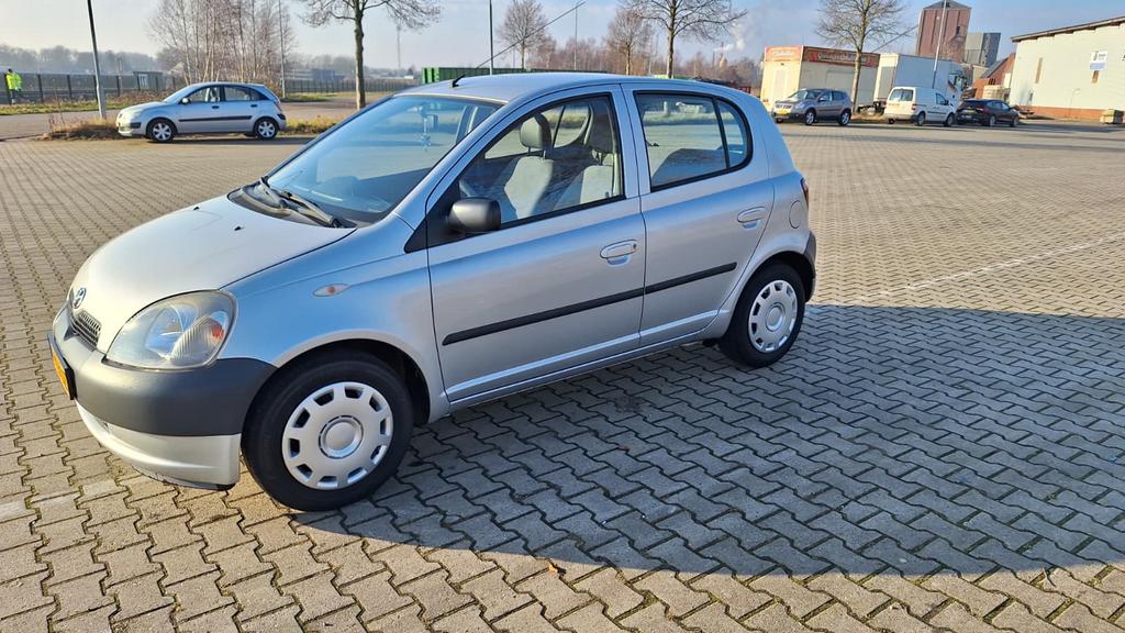 Toyota Yaris 1.0 16V Vvti 5DR Terra 2002 Grijs | 75.000 KM, Auto's, Voorwielaandrijving, 31 €/maand, 4 cilinders, 400 kg