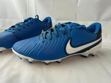 Nike voetbalschoenen maat 40 beschikbaar voor biedingen