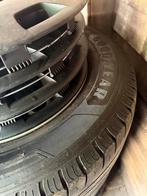Opel Vivaro Banden + Wieldoppen, Ophalen, Gebruikt, Banden en Velgen, All Season