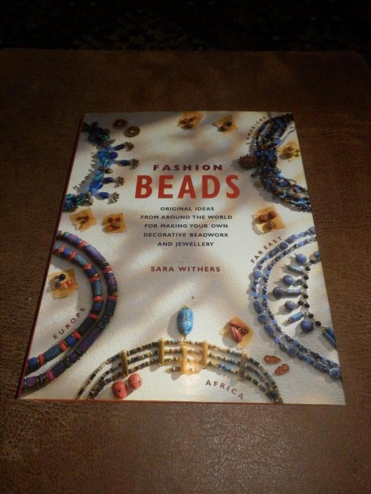 Fashion Beads: 45 Original Ideas from Around the World ., Boeken, Hobby en Vrije tijd, Zo goed als nieuw, Sieraden maken, Ophalen of Verzenden