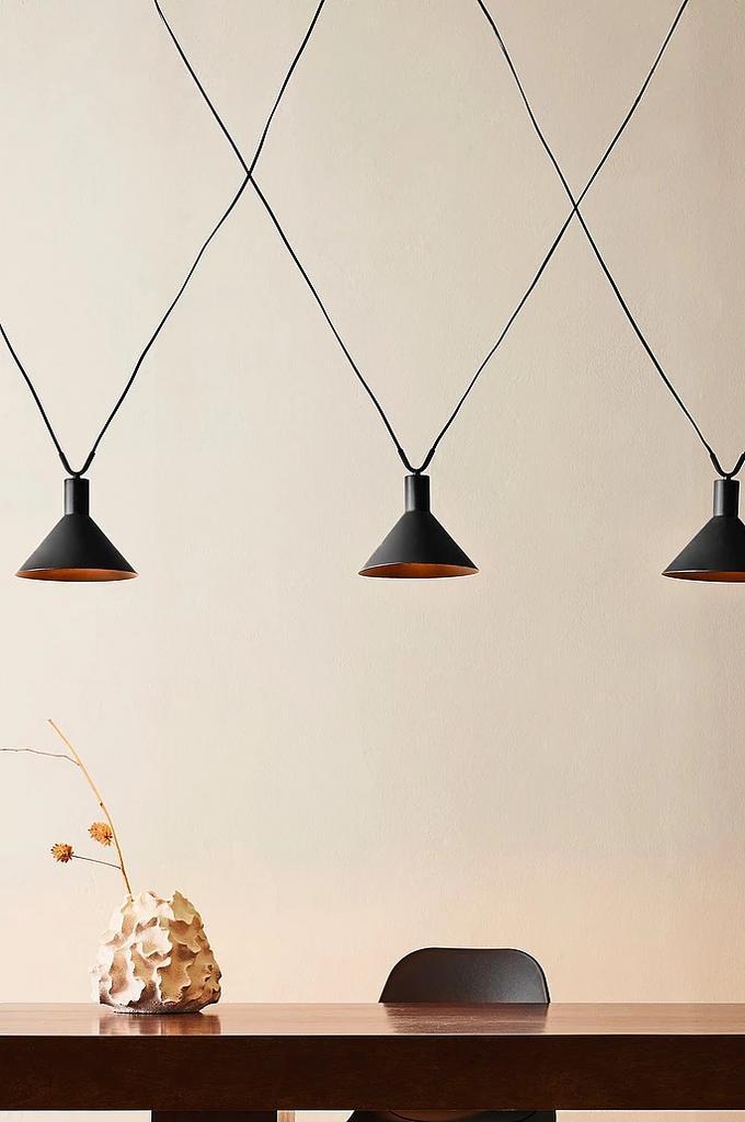 Zwarte stalen hanglamp met 3 kappen van Jotex | NIEUW, Huis en Inrichting, Lampen | Hanglampen, Nieuw, Ophalen of Verzenden