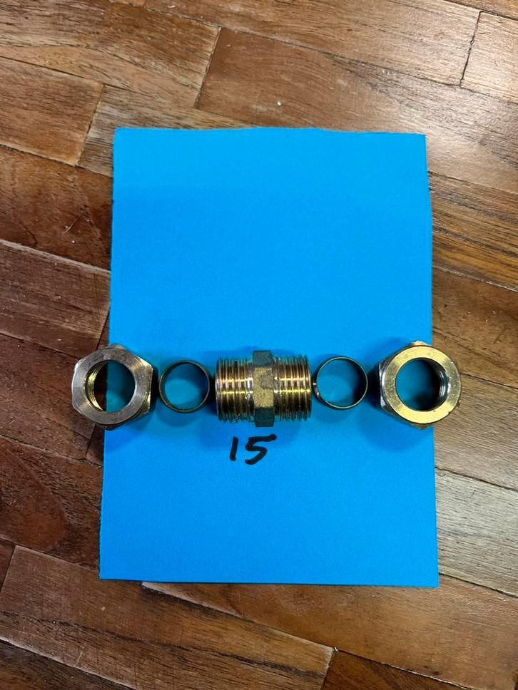 Messing knelfitting 15mm ‘rechtkoppelstuk’, Doe-het-zelf en Verbouw, Buizen en Afvoer, Zo goed als nieuw, Overige typen, Overige materialen