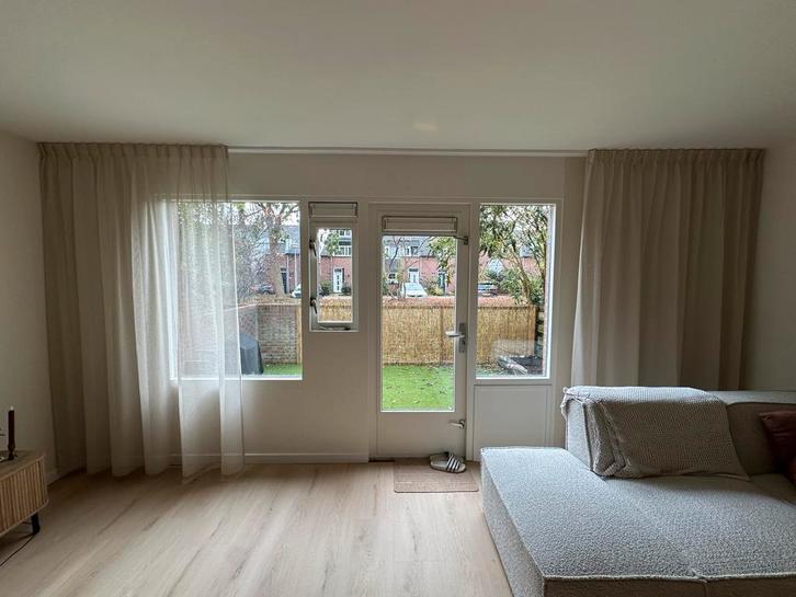 Lichtbeige inbetween gordijnen (nieuw, verkeerde maat), Huis en Inrichting, Stoffering | Gordijnen en Lamellen, Nieuw, 200 cm of meer