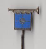 Nato Taptoe Navo speldje emaille vlag, Verzamelen, Niet vindbaar, Niet vindbaar, Nederland, Embleem of Badge