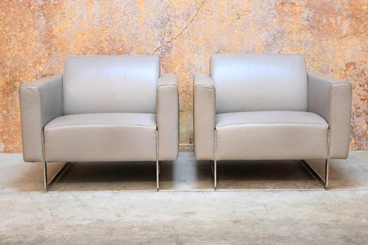 ZGAN! 2 taupekleurige leren Artifort Mare design fauteuils, Huis en Inrichting, Fauteuils, Zo goed als nieuw, Leer, Metaal, 75 tot 100 cm