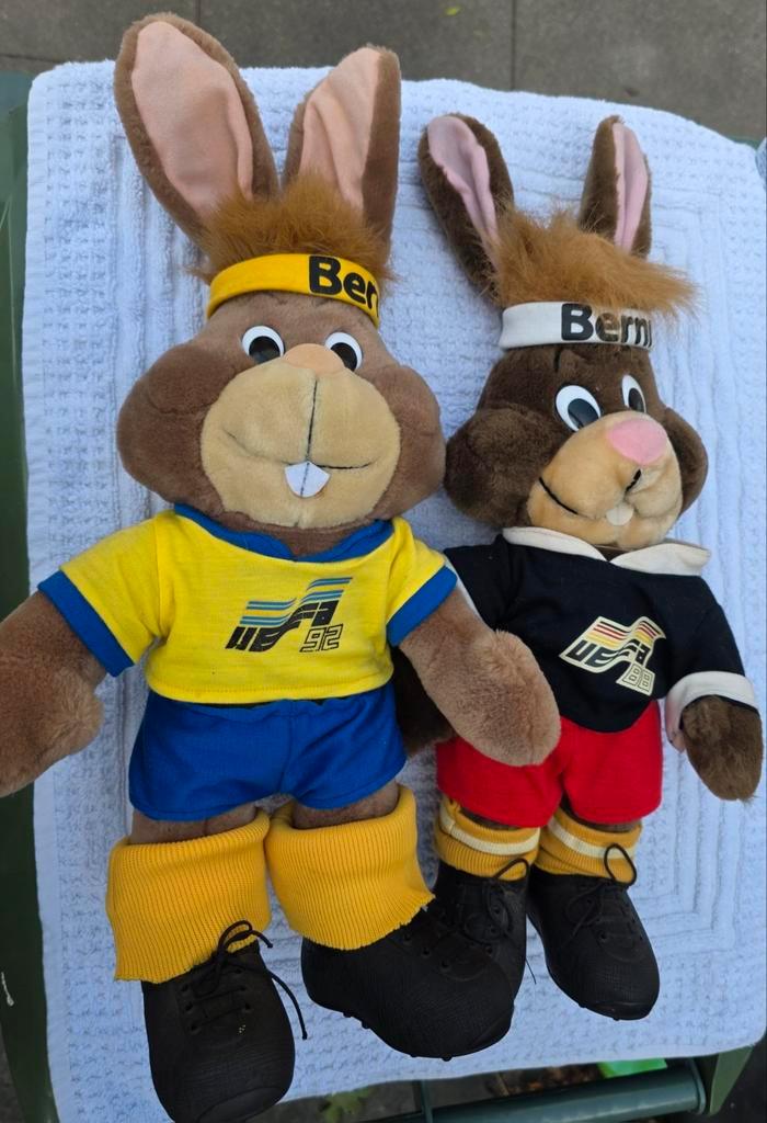 2x mascotte Berni UEFA 1988 en 1992, Verzamelen, Sportartikelen en Voetbal, Zo goed als nieuw, Buitenlandse clubs, Ophalen of Verzenden