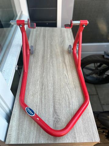 Paddock stand motor beschikbaar voor biedingen