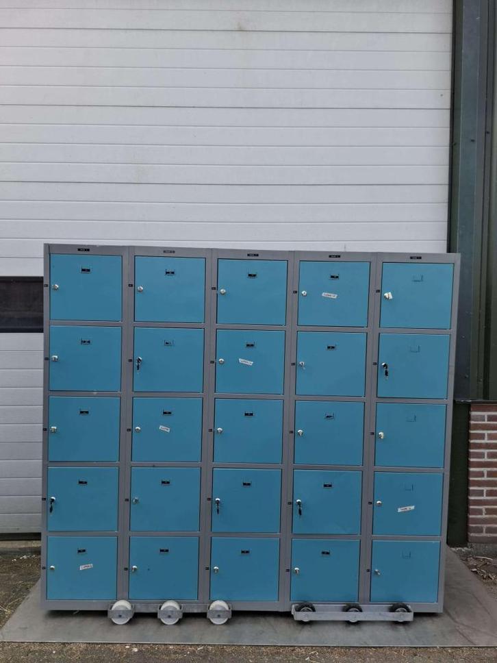 Lockers kluisjes 25 deurs, Huis en Inrichting, Kasten | Kledingkasten, Gebruikt, Met deur(en), Metaal, Ophalen