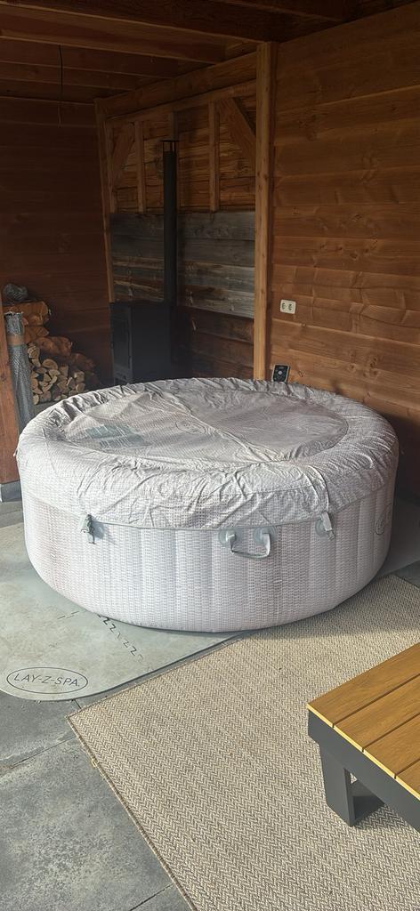 Lay-z-spa cancun (met garantie!), Tuin en Terras, Bubbelbaden en Hottubs, Zo goed als nieuw, Afdekzeil, Ophalen of Verzenden