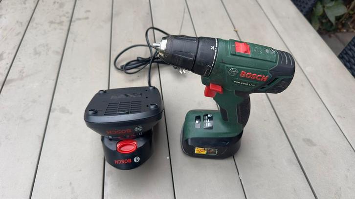 Bosch accuboormachine met oplader en 2 Li-ion accu's, Doe-het-zelf en Verbouw, Gereedschap | Boormachines, Gebruikt, Boor- en Schroefmachine