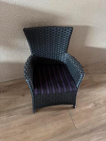 Leuke kinderstoel beschikbaar voor biedingen