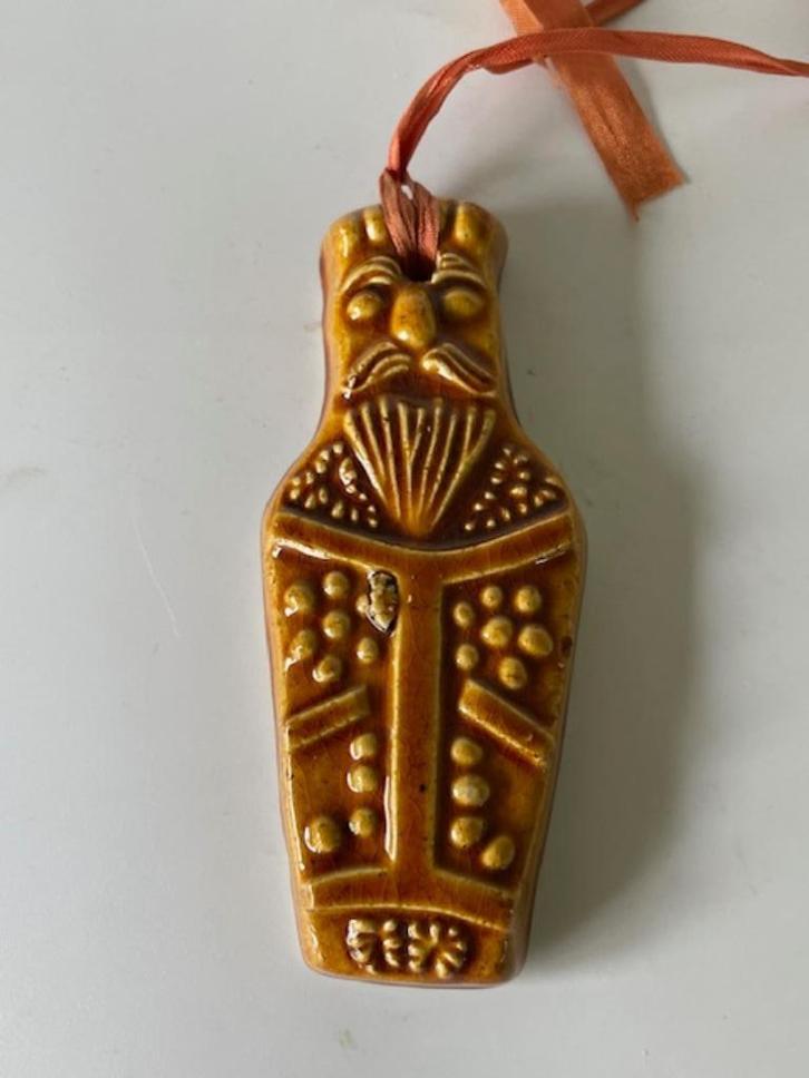 Keramisch beeldje met gaatje. Voor licht koord. Maastricht., Antiek en Kunst, Curiosa en Brocante, Ophalen