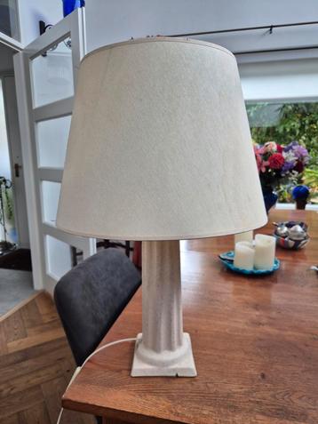 Witte Staanlamp met Kap beschikbaar voor biedingen