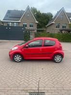 Peugeot 107 1.0 12V 5DR 2010 Rood, Auto's, Voorwielaandrijving, 4 stoelen, 68 pk, Origineel Nederlands