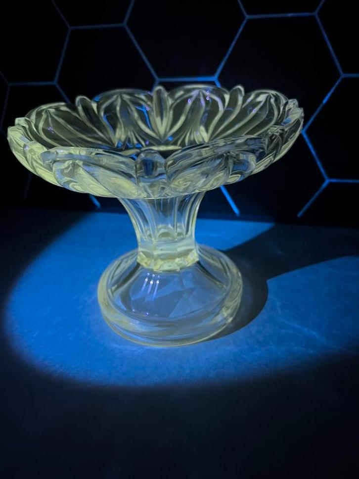 Oude glaskristallen schaal op voet, Antiek en Kunst, Antiek | Glas en Kristal, Ophalen of Verzenden