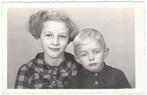 Foto 1942 - Kind Kinderen Meisje Jongen, Gebruikt, Foto, Ophalen of Verzenden, 1940 tot 1960