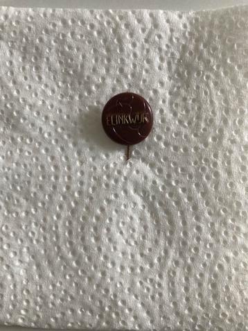 Speldje Voetbal de bruine plastic voetbal van vv Elinkwijk beschikbaar voor biedingen