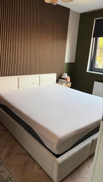 Tweepersoons bed 180 x 200 met opbergruimte excl matras beschikbaar voor biedingen